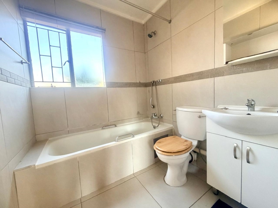 2 Bedroom Property for Sale in Lakefield Gauteng