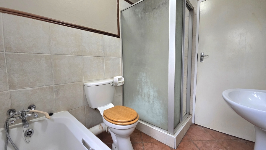 2 Bedroom Property for Sale in Die Hoewes Gauteng