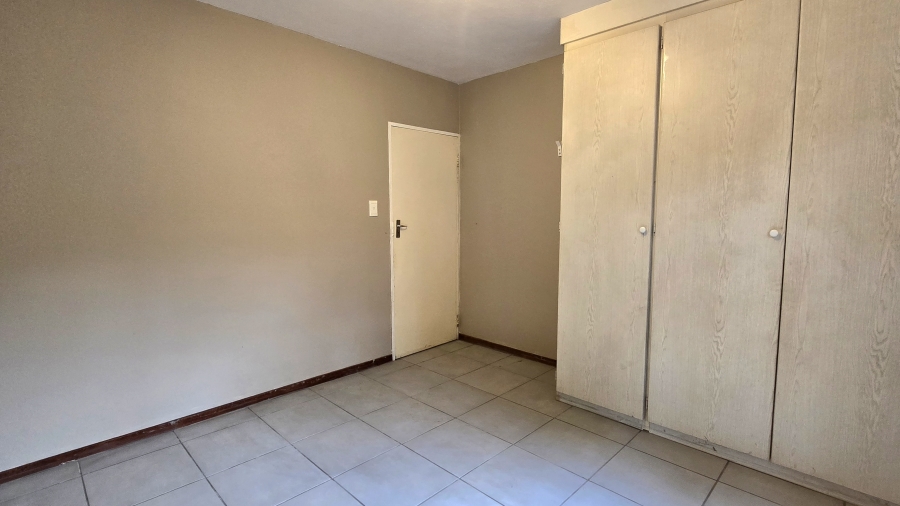2 Bedroom Property for Sale in Die Hoewes Gauteng