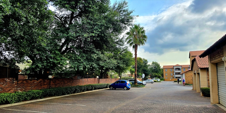 2 Bedroom Property for Sale in Die Hoewes Gauteng