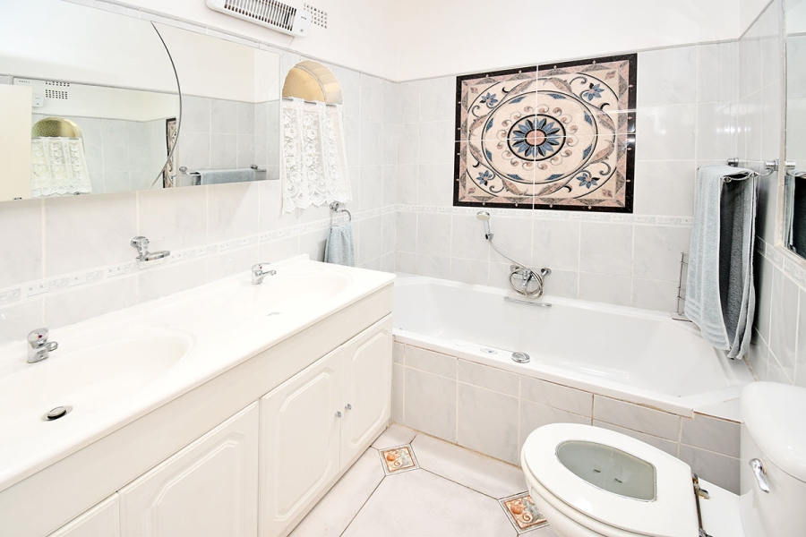 4 Bedroom Property for Sale in Klevehill Park Gauteng