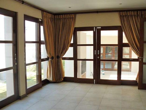 To Let 5 Bedroom Property for Rent in Benmore Gardens Gauteng