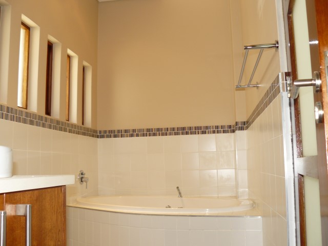 To Let 5 Bedroom Property for Rent in Benmore Gardens Gauteng