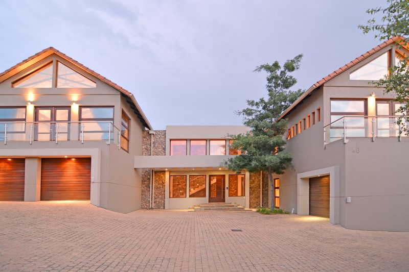 5 Bedroom Property for Sale in Benmore Gardens Gauteng