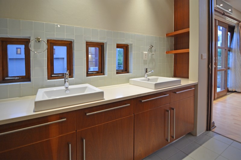 5 Bedroom Property for Sale in Benmore Gardens Gauteng