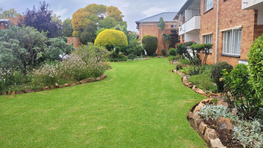 2 Bedroom Property for Sale in Linden Gauteng