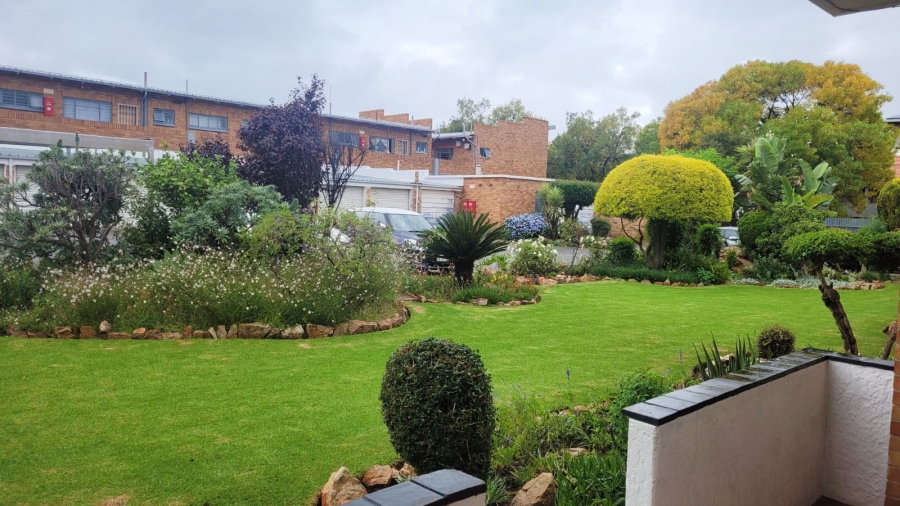 2 Bedroom Property for Sale in Linden Gauteng