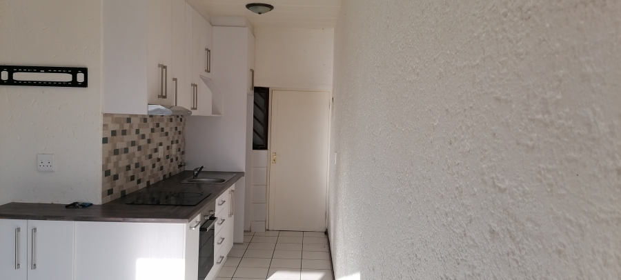 To Let 1 Bedroom Property for Rent in Constantia Kloof Gauteng