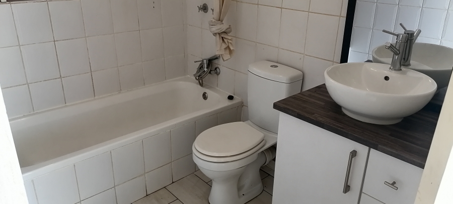 To Let 1 Bedroom Property for Rent in Constantia Kloof Gauteng