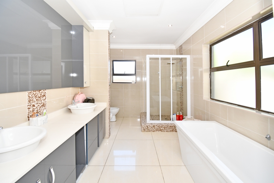 4 Bedroom Property for Sale in Blue Valley Golf Estate Gauteng