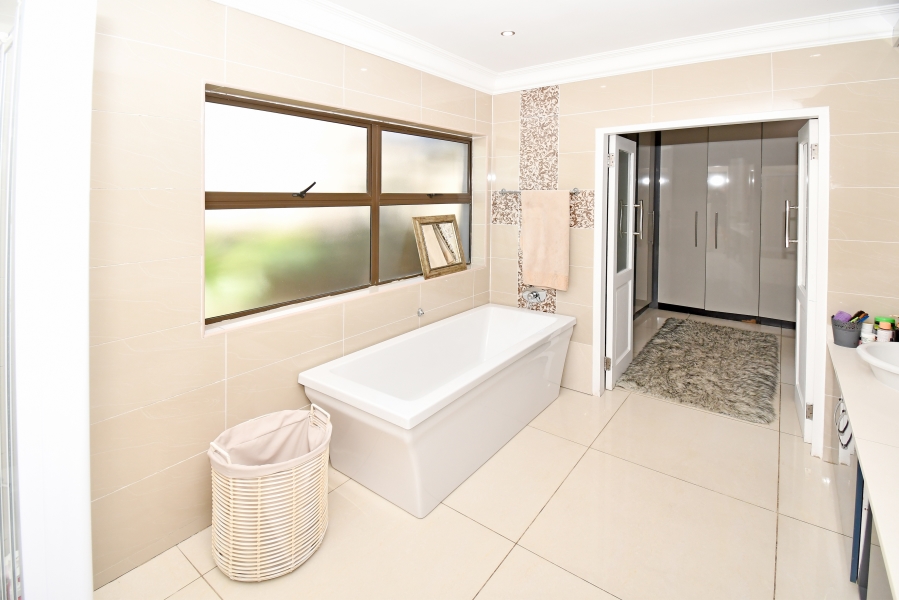 4 Bedroom Property for Sale in Blue Valley Golf Estate Gauteng