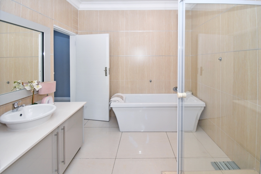 4 Bedroom Property for Sale in Blue Valley Golf Estate Gauteng