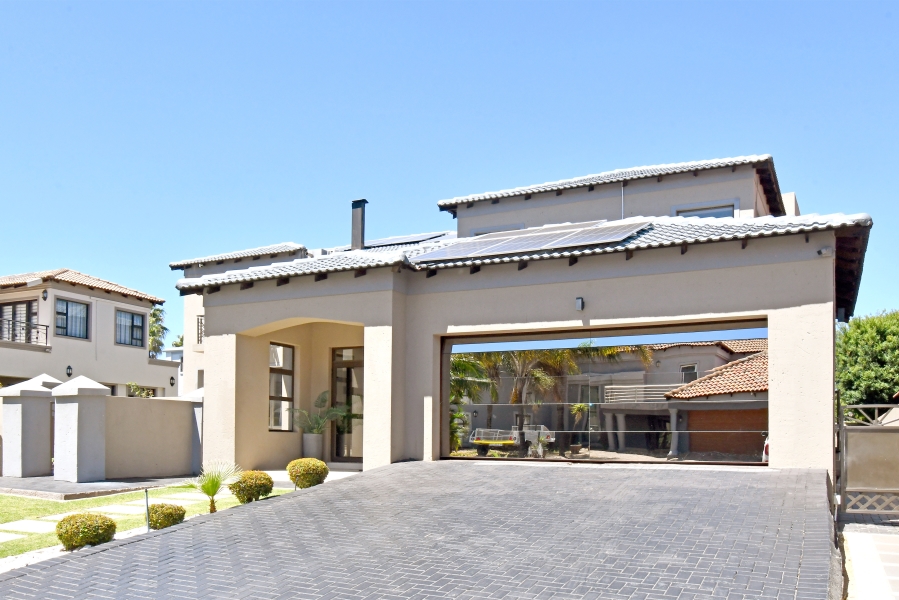 4 Bedroom Property for Sale in Blue Valley Golf Estate Gauteng