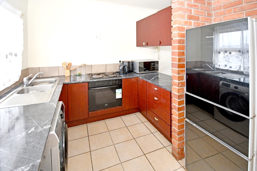 To Let 2 Bedroom Property for Rent in Noordwyk Gauteng