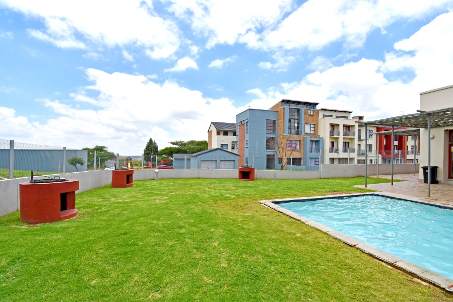 To Let 2 Bedroom Property for Rent in Noordwyk Gauteng