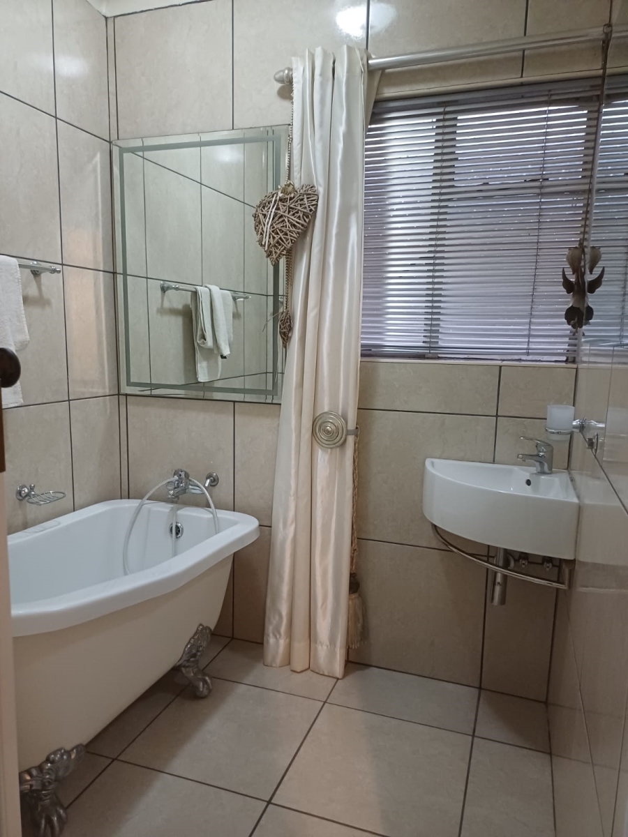 3 Bedroom Property for Sale in Rothdene Gauteng