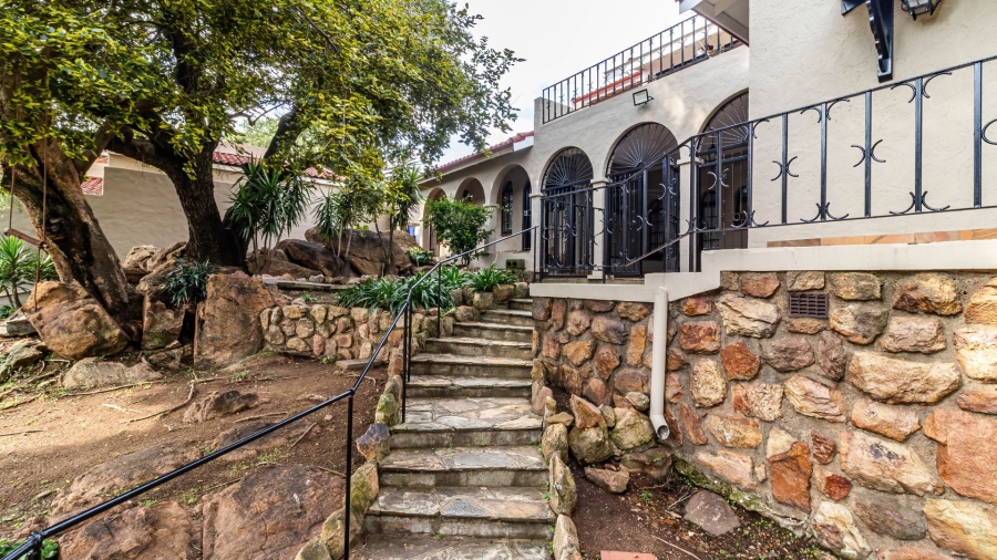 8 Bedroom Property for Sale in Oakdene Gauteng