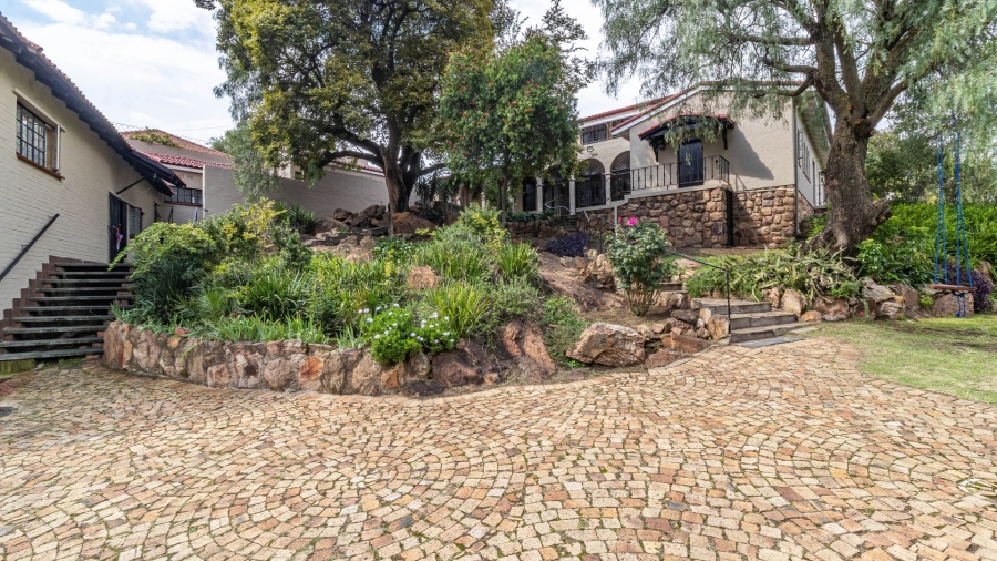 8 Bedroom Property for Sale in Oakdene Gauteng