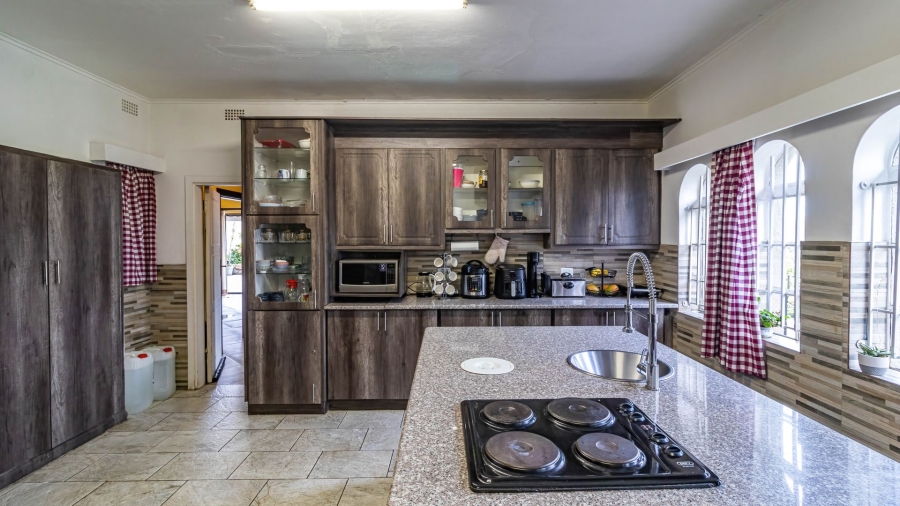 8 Bedroom Property for Sale in Oakdene Gauteng