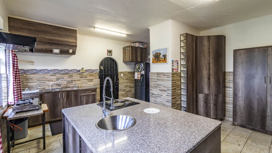 8 Bedroom Property for Sale in Oakdene Gauteng