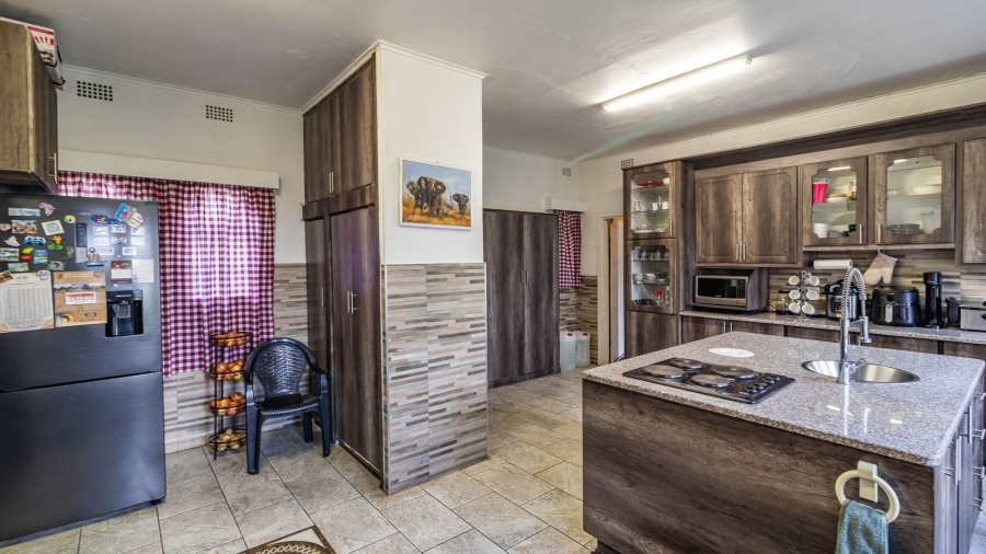 8 Bedroom Property for Sale in Oakdene Gauteng