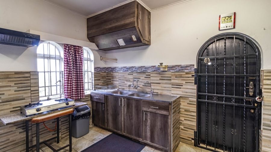 8 Bedroom Property for Sale in Oakdene Gauteng