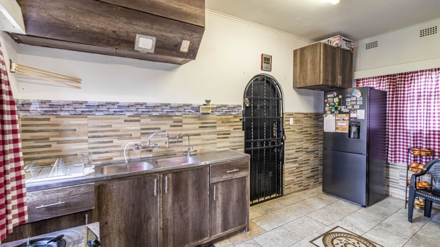 8 Bedroom Property for Sale in Oakdene Gauteng