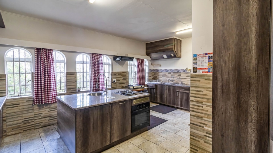 8 Bedroom Property for Sale in Oakdene Gauteng