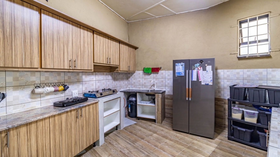 8 Bedroom Property for Sale in Oakdene Gauteng