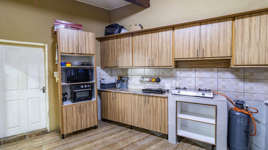 8 Bedroom Property for Sale in Oakdene Gauteng