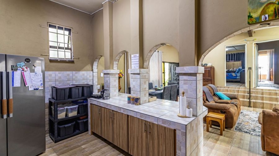 8 Bedroom Property for Sale in Oakdene Gauteng