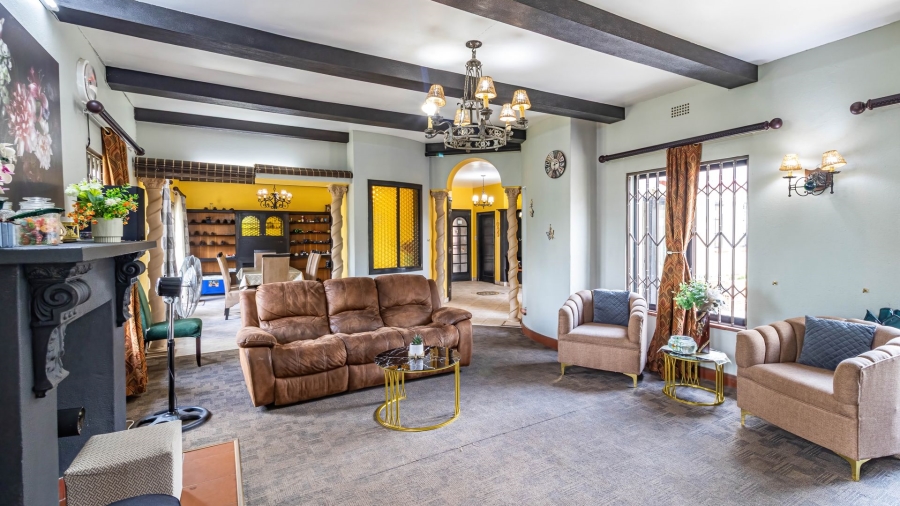 8 Bedroom Property for Sale in Oakdene Gauteng