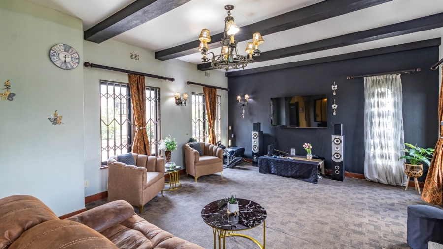 8 Bedroom Property for Sale in Oakdene Gauteng