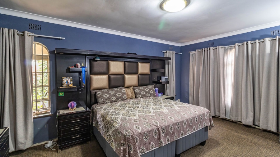 8 Bedroom Property for Sale in Oakdene Gauteng