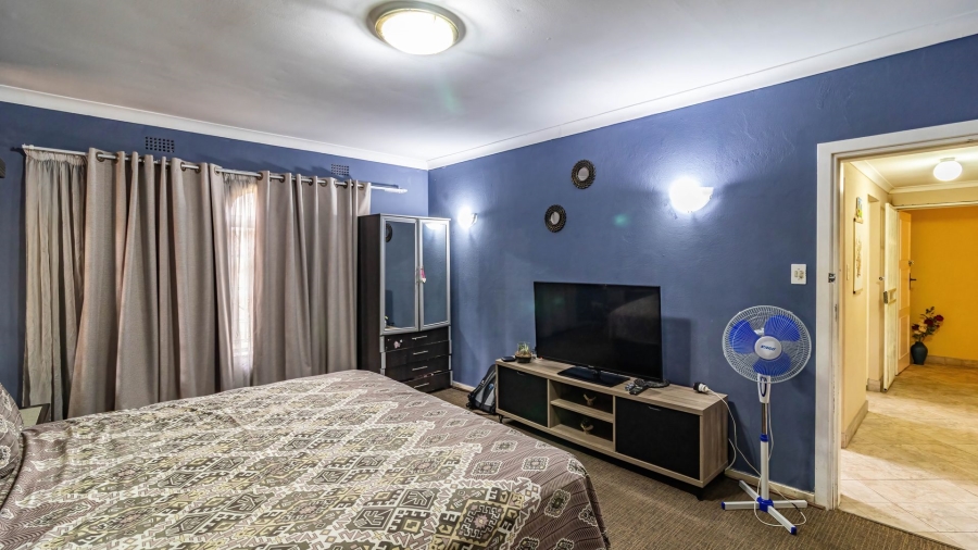 8 Bedroom Property for Sale in Oakdene Gauteng