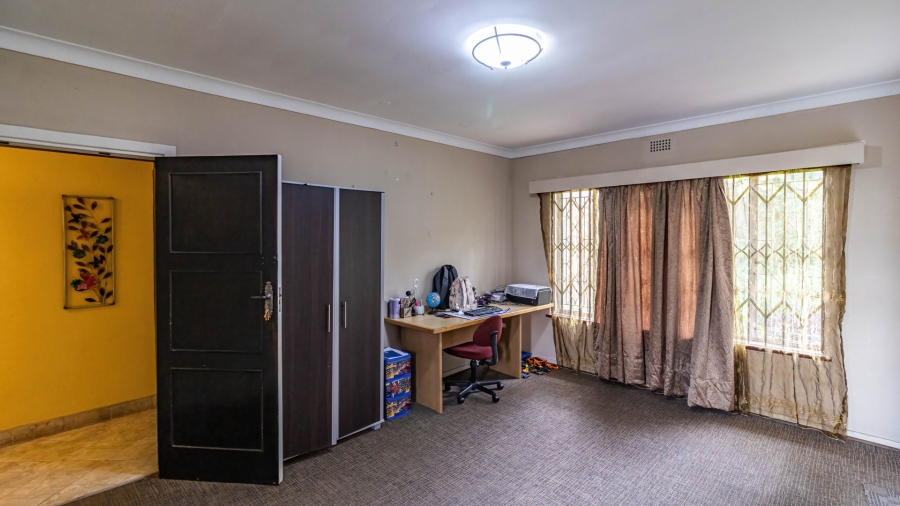 8 Bedroom Property for Sale in Oakdene Gauteng