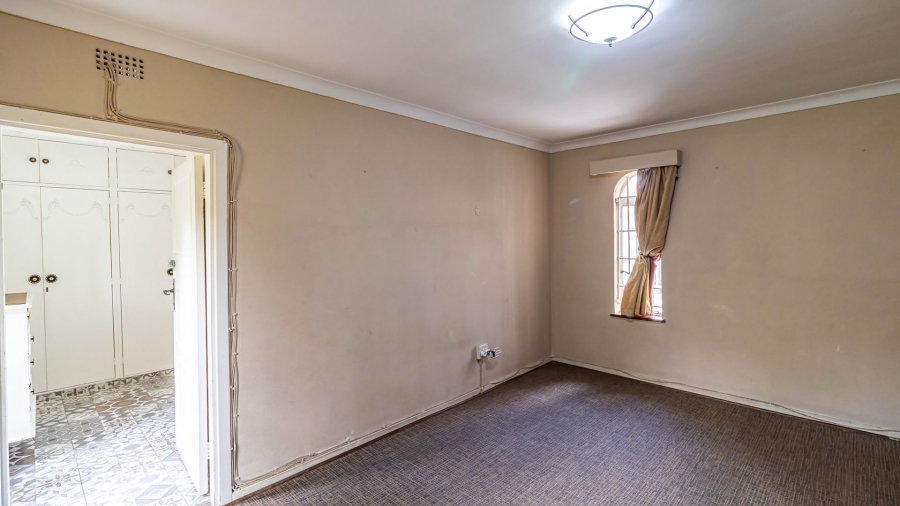 8 Bedroom Property for Sale in Oakdene Gauteng