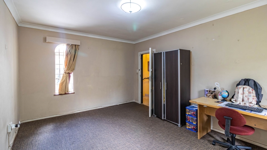 8 Bedroom Property for Sale in Oakdene Gauteng