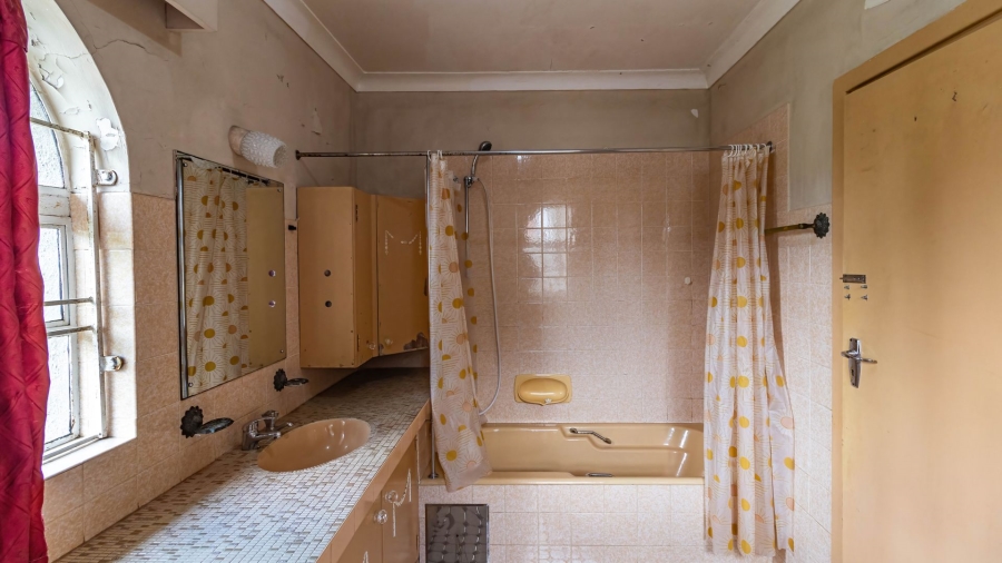 8 Bedroom Property for Sale in Oakdene Gauteng