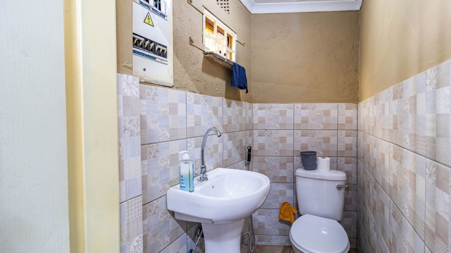 8 Bedroom Property for Sale in Oakdene Gauteng