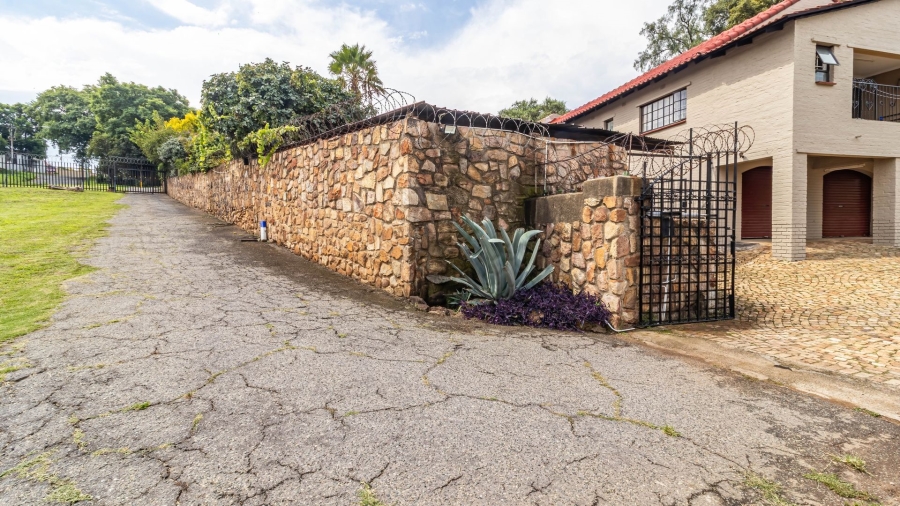 8 Bedroom Property for Sale in Oakdene Gauteng