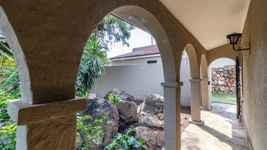 8 Bedroom Property for Sale in Oakdene Gauteng