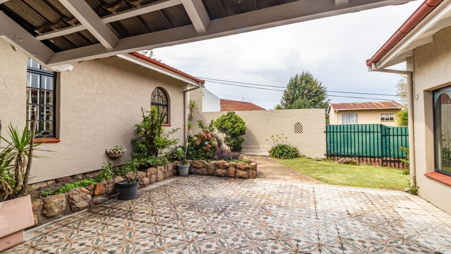 8 Bedroom Property for Sale in Oakdene Gauteng