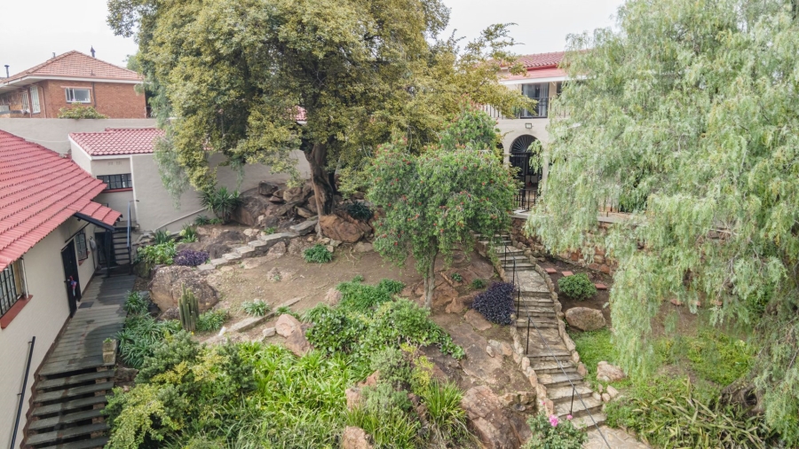 8 Bedroom Property for Sale in Oakdene Gauteng