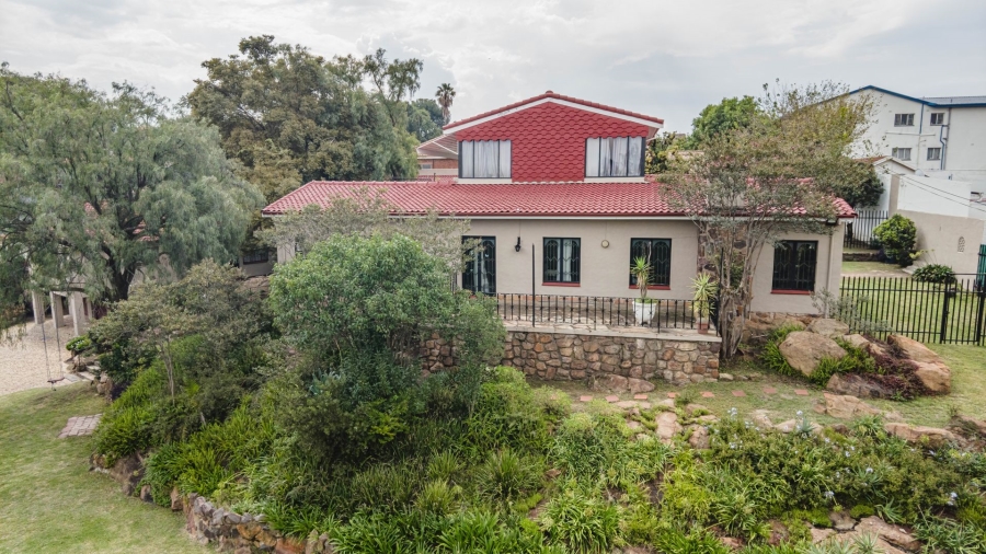 8 Bedroom Property for Sale in Oakdene Gauteng