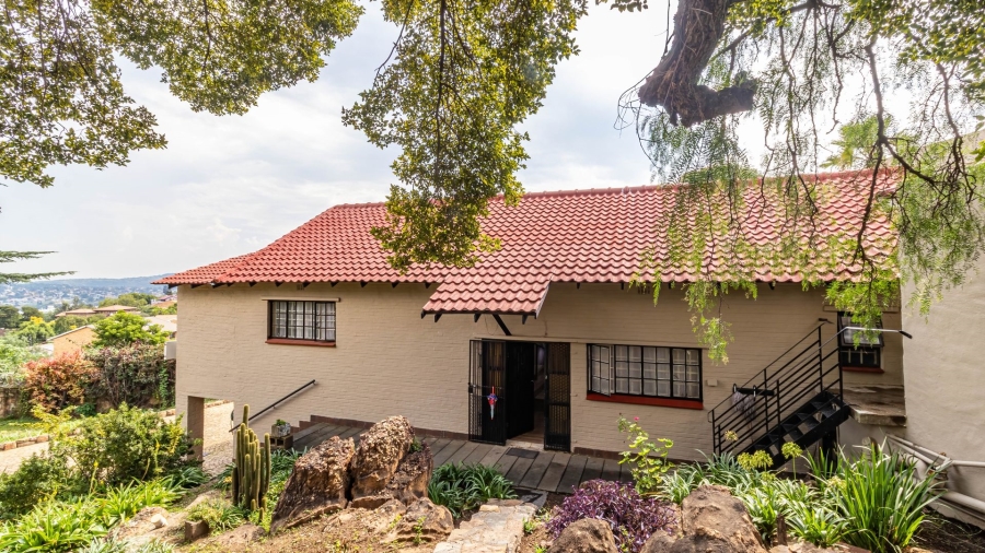 8 Bedroom Property for Sale in Oakdene Gauteng