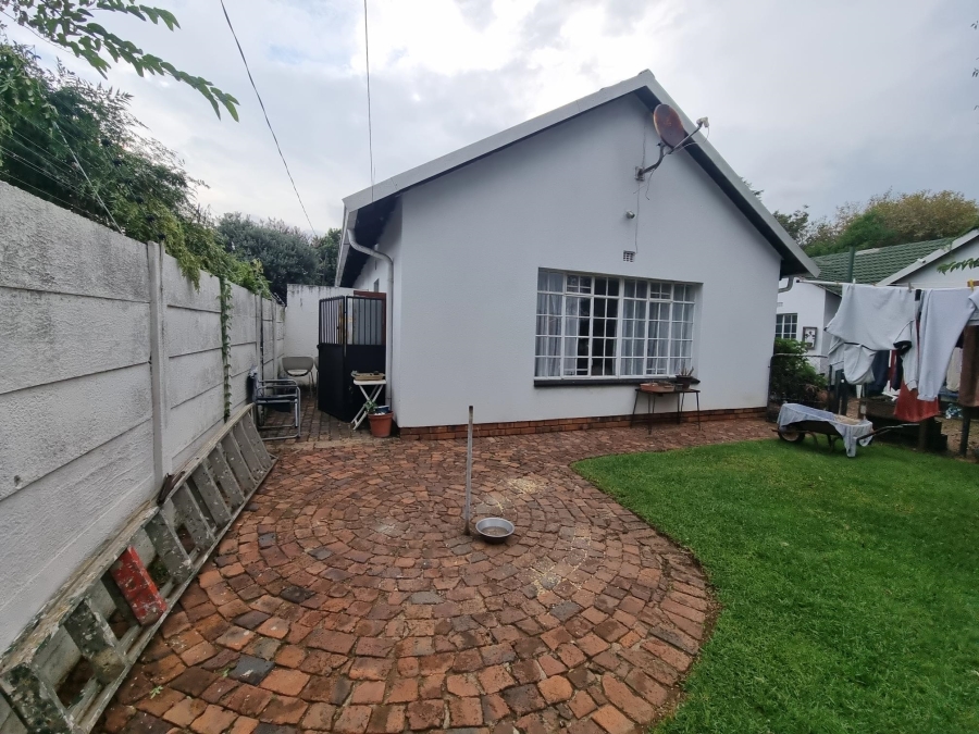 To Let 2 Bedroom Property for Rent in Lambton Gauteng