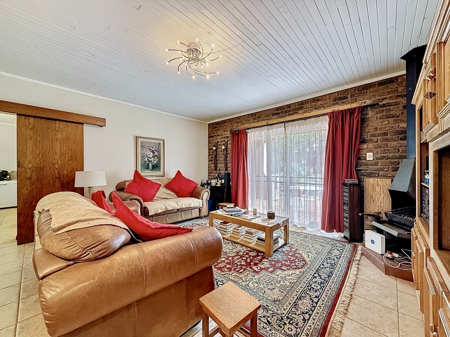 4 Bedroom Property for Sale in Faerie Glen Gauteng