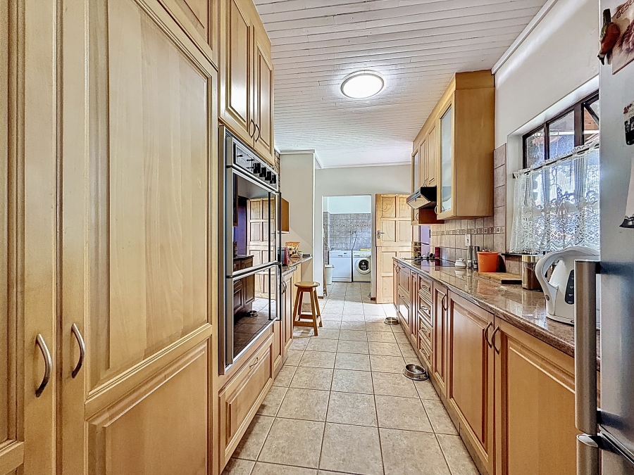 4 Bedroom Property for Sale in Faerie Glen Gauteng