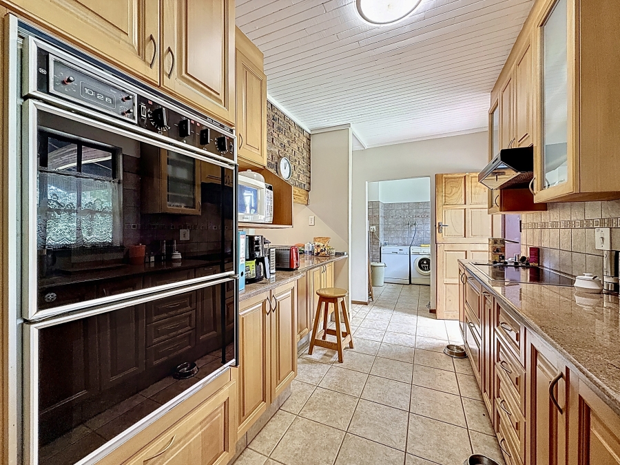 4 Bedroom Property for Sale in Faerie Glen Gauteng